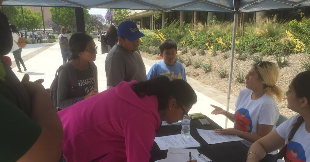 Volunteers Talk About What DFYL Does in the Community at Volunteer Fair 2017