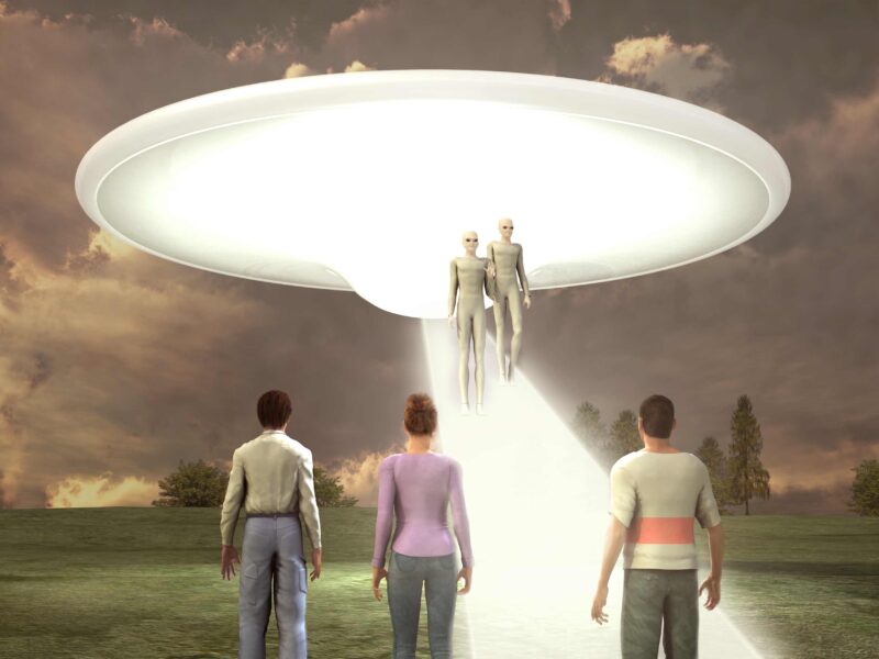 Picture Prompts: First Encounter People witnessing the arrival of aliens